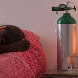 Medical oxygen cylinder with twin-gauge regulator, humidifier bottle and trolley